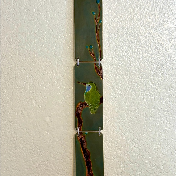 Ceramic tiles-3 tier-wall hanging. Beautiful hummingbird carved into tiles - Picture 4 of 10